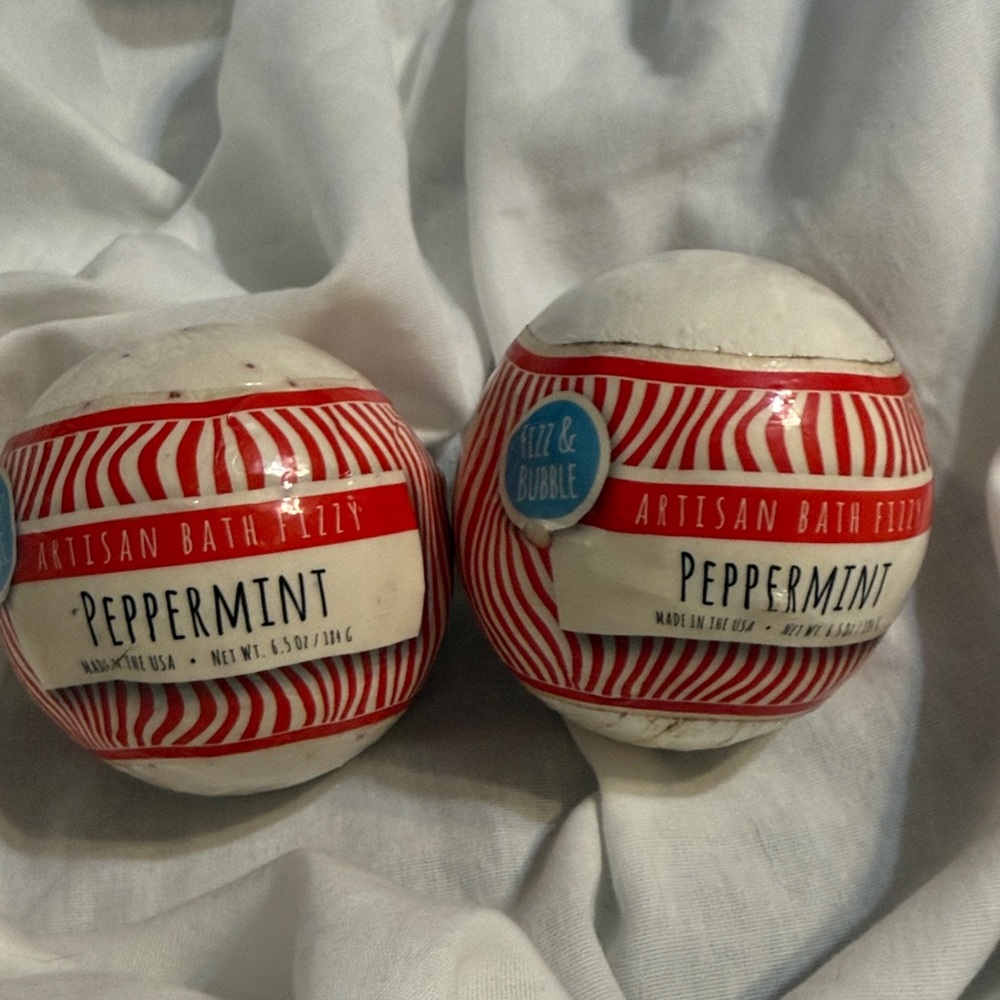❤️ 2 Fizz and bubble artesian bath fizzy peppermint scented bath bombs